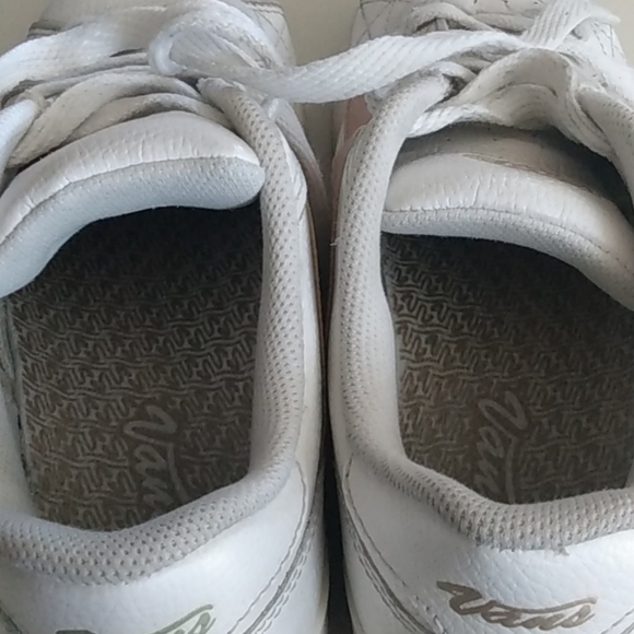 COPY - Vintage VANS Shoes. White Leather Gold Vans Logo. Giulietta Style. Women… - Picture 9 of 12
